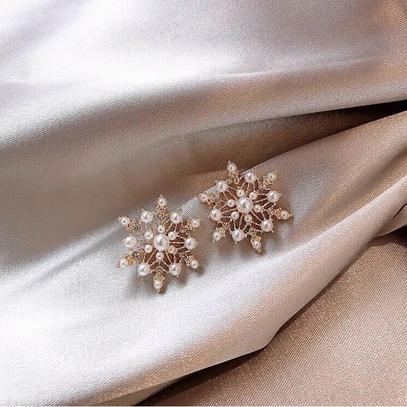 Pearl Diamond Snowflake Dainty Christmas Winter Holiday Gift 925 Sterling Silver - Picture 2 of 6